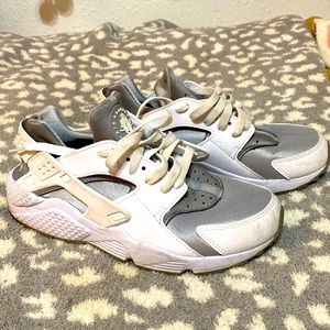 Nike Air Huarache Walk Humbly  (Micha 6:8)